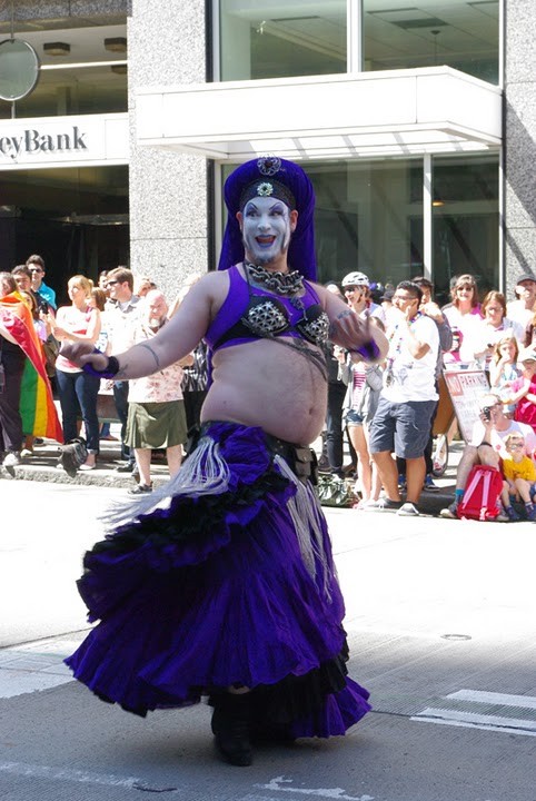 2011 Pride Parade 0090 Dancing Sister Smile