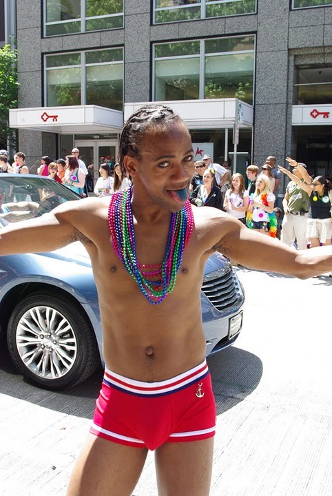 2011 Pride Parade 0202 Tongue