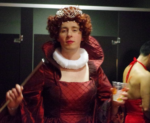 RedDressCDZ QueenThroneRoom