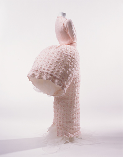 Comme des Garçons (Rei Kawakubo), Autumn/Winter 1995 Collection of the Kyoto Costume Institute, photo by Takashi Hatakeyama