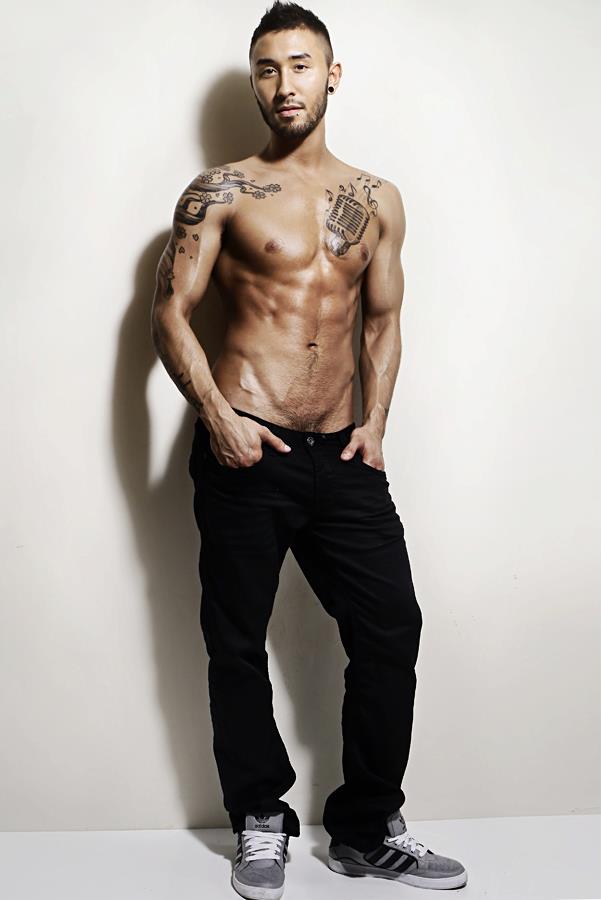 Here you can see Shaw posing oh so sexy for Travers Dow photography. Puts a whole new meaning to Gorge Bush!